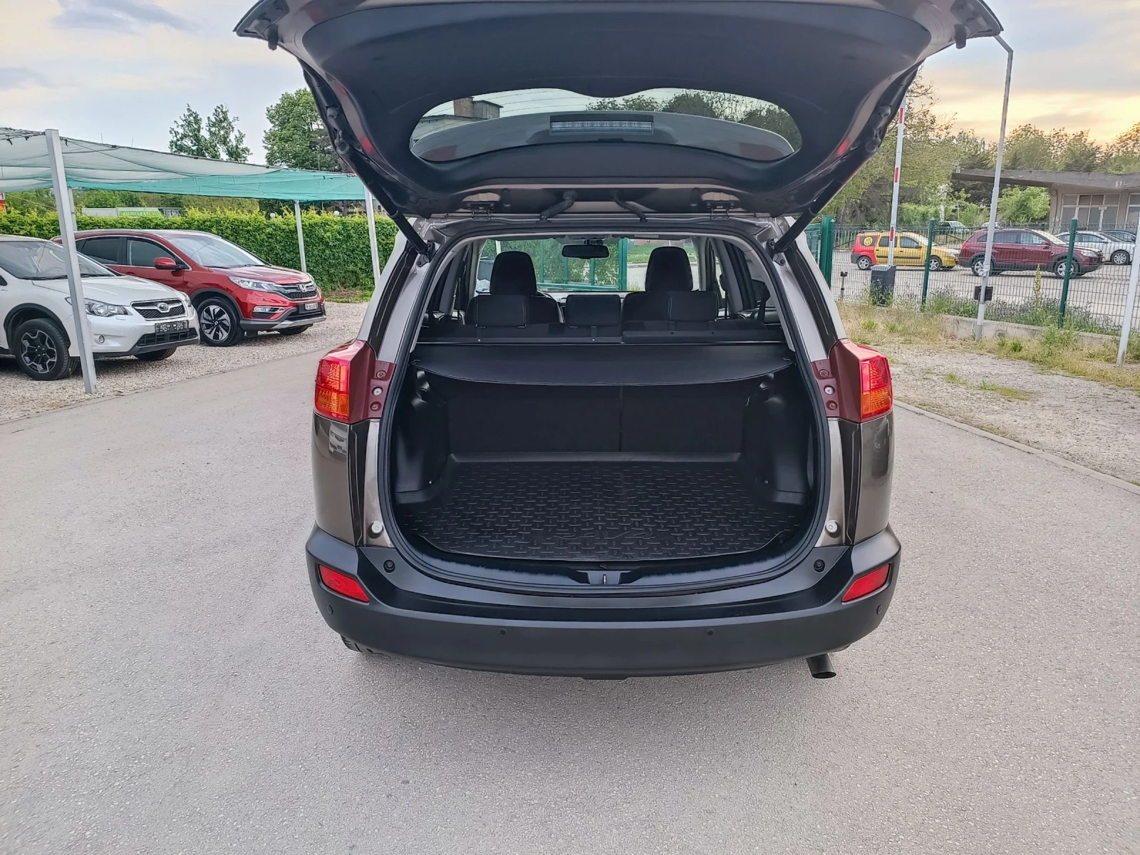 Toyota Rav4 2.0i-152кс-ШВЕЙЦАРИЯ-РЪЧКА-6ск-4Х4 - изображение 5