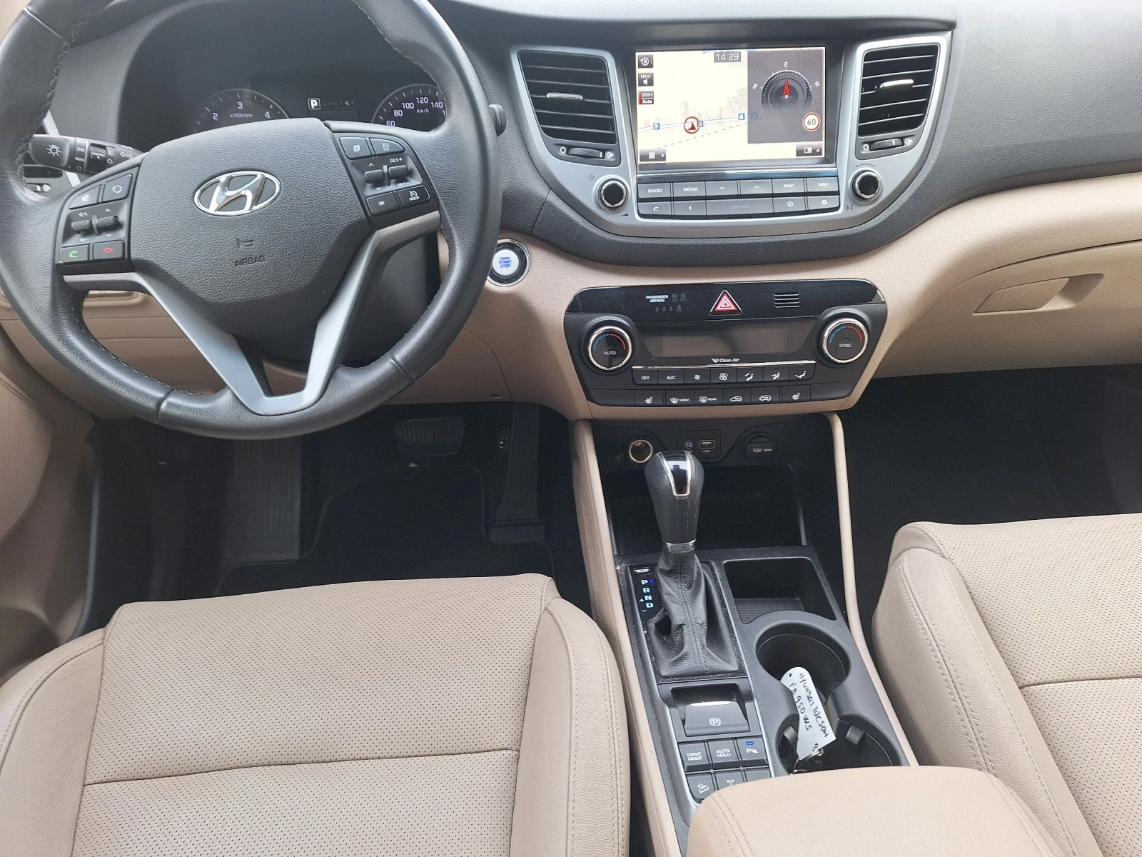 Hyundai Tucson 2.0автомат панорама  4х4 кожа - изображение 9