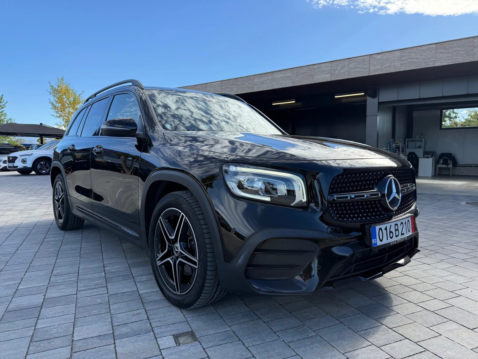 Mercedes-Benz GLB 200d* AMG* PANORAMA - изображение 3