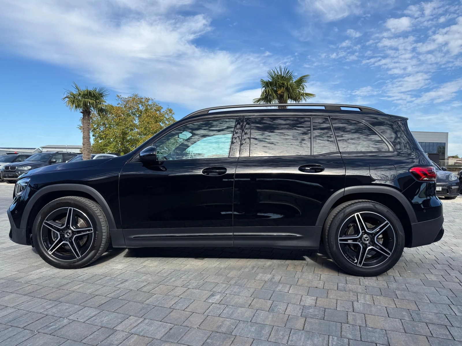 Mercedes-Benz GLB 200d* AMG* PANORAMA - изображение 6