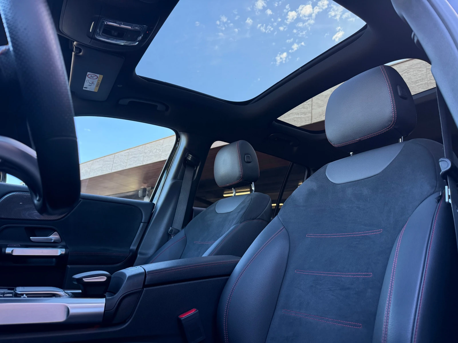 Mercedes-Benz GLB 200d* AMG* PANORAMA - изображение 8