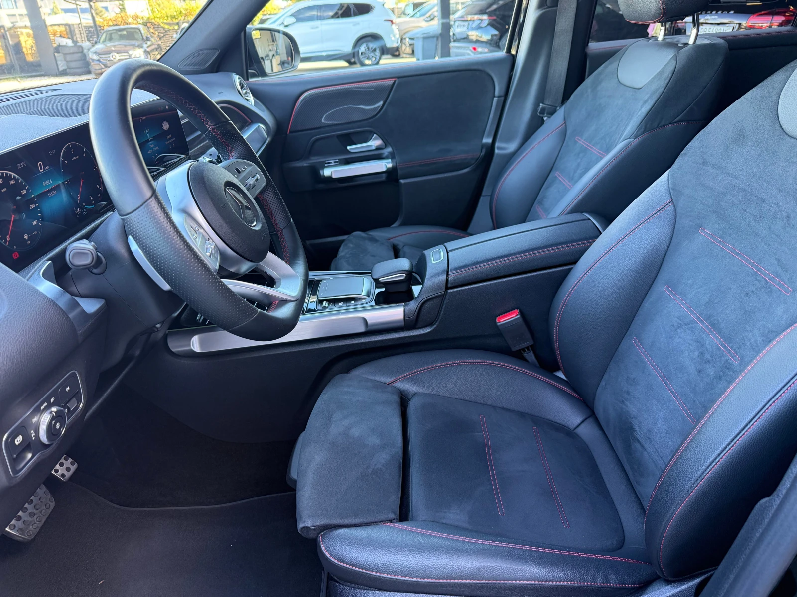 Mercedes-Benz GLB 200d* AMG* PANORAMA - изображение 7