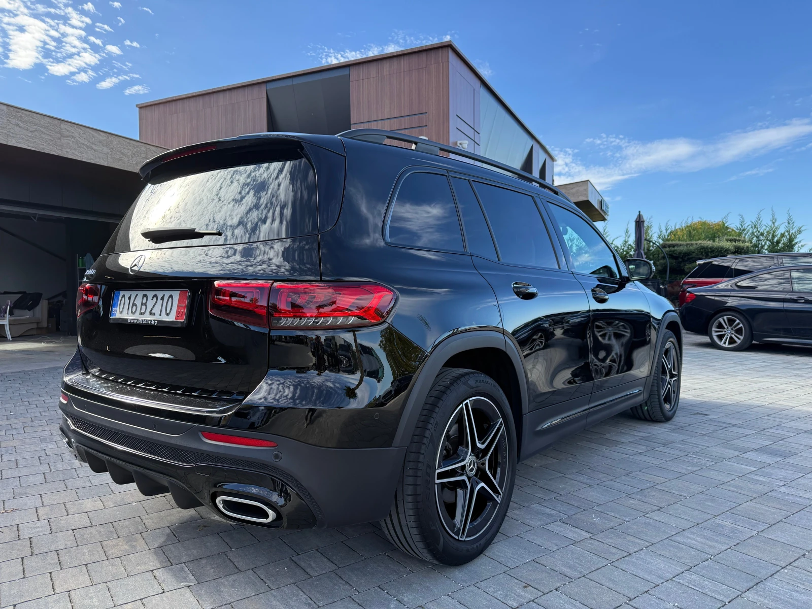 Mercedes-Benz GLB 200d* AMG* PANORAMA - изображение 4