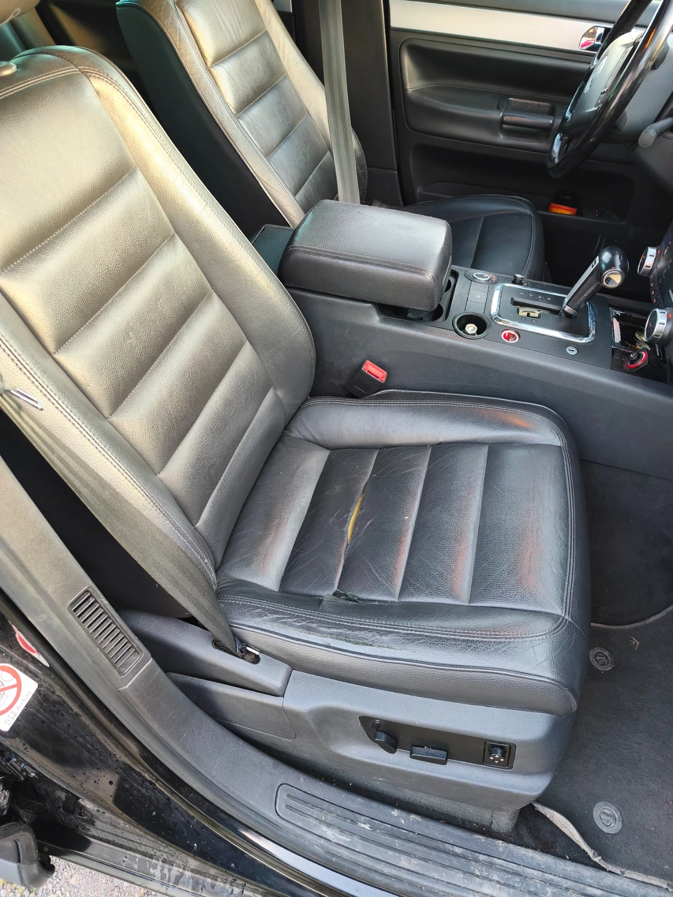 VW Touareg, снимка 3 - Автомобили и джипове - 54334012