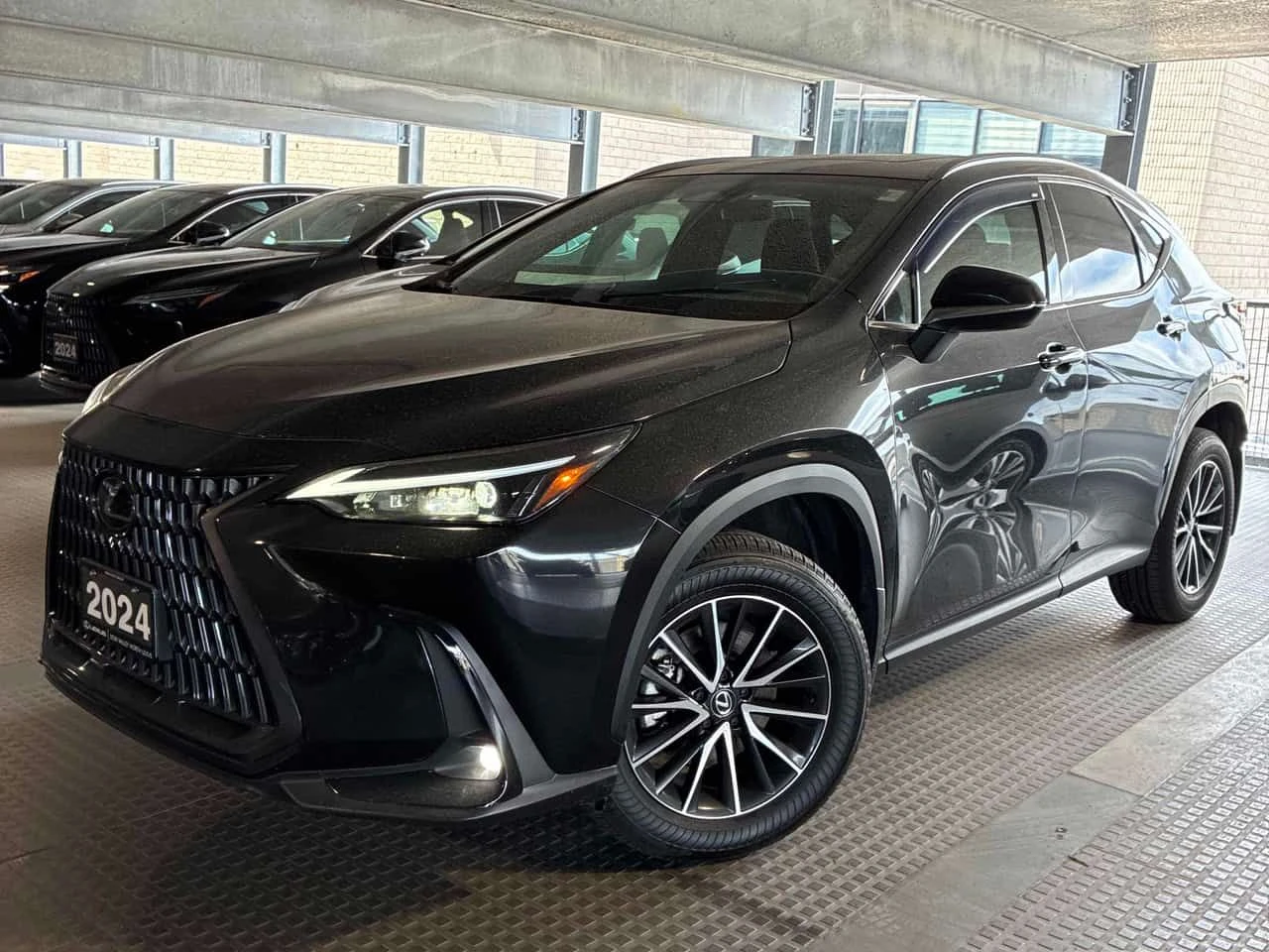Lexus NX 350 | ОБДУХВАНЕ | DISTRONIC | ЧЕРВЕН САЛОН | , снимка 2 - Автомобили и джипове - 54616371