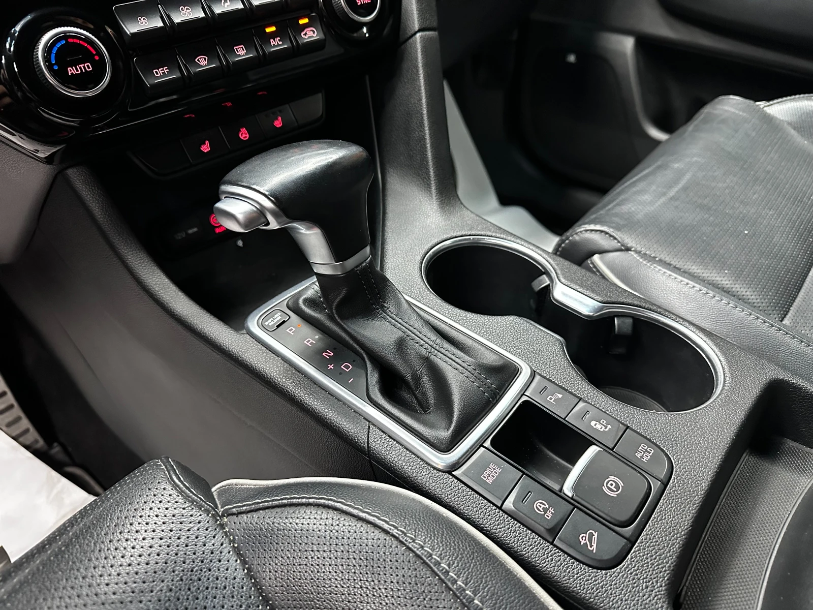 Kia Sportage 1.7d 141 к.с./ГАРАНЦИЯ, снимка 12 - Автомобили и джипове - 55537218