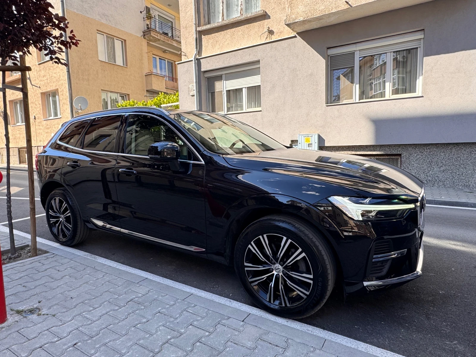 Volvo XC60 Inscription* 2.0D Hybrid* Гаранционен, снимка 6 - Автомобили и джипове - 56137244