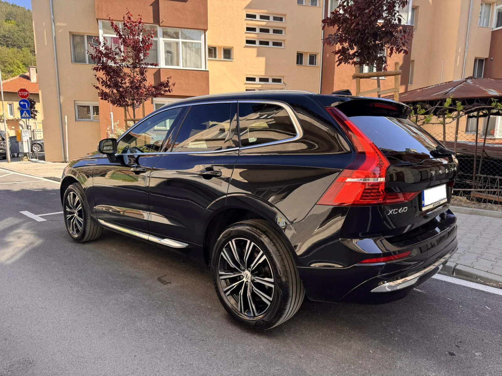 Volvo XC60 Inscription* 2.0D Hybrid* Гаранционен, снимка 4 - Автомобили и джипове - 56137244