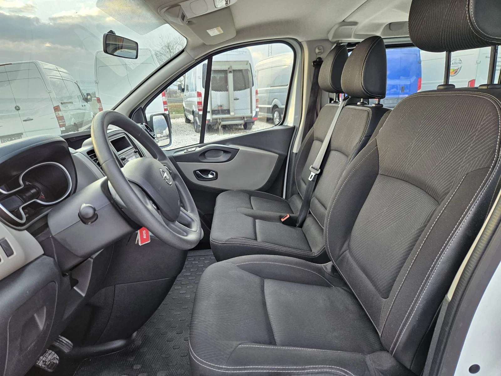 Nissan NV300 9 местен, Климатик, ЕВРО 6 - изображение 9