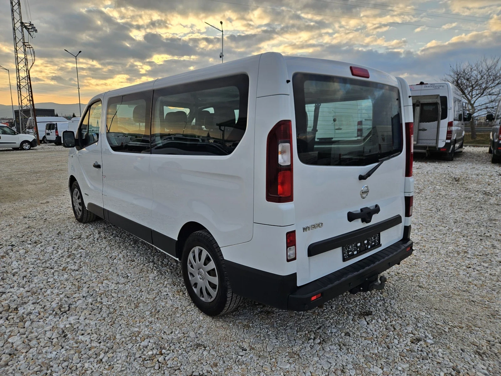 Nissan NV300 9 местен, Климатик, ЕВРО 6 - изображение 3