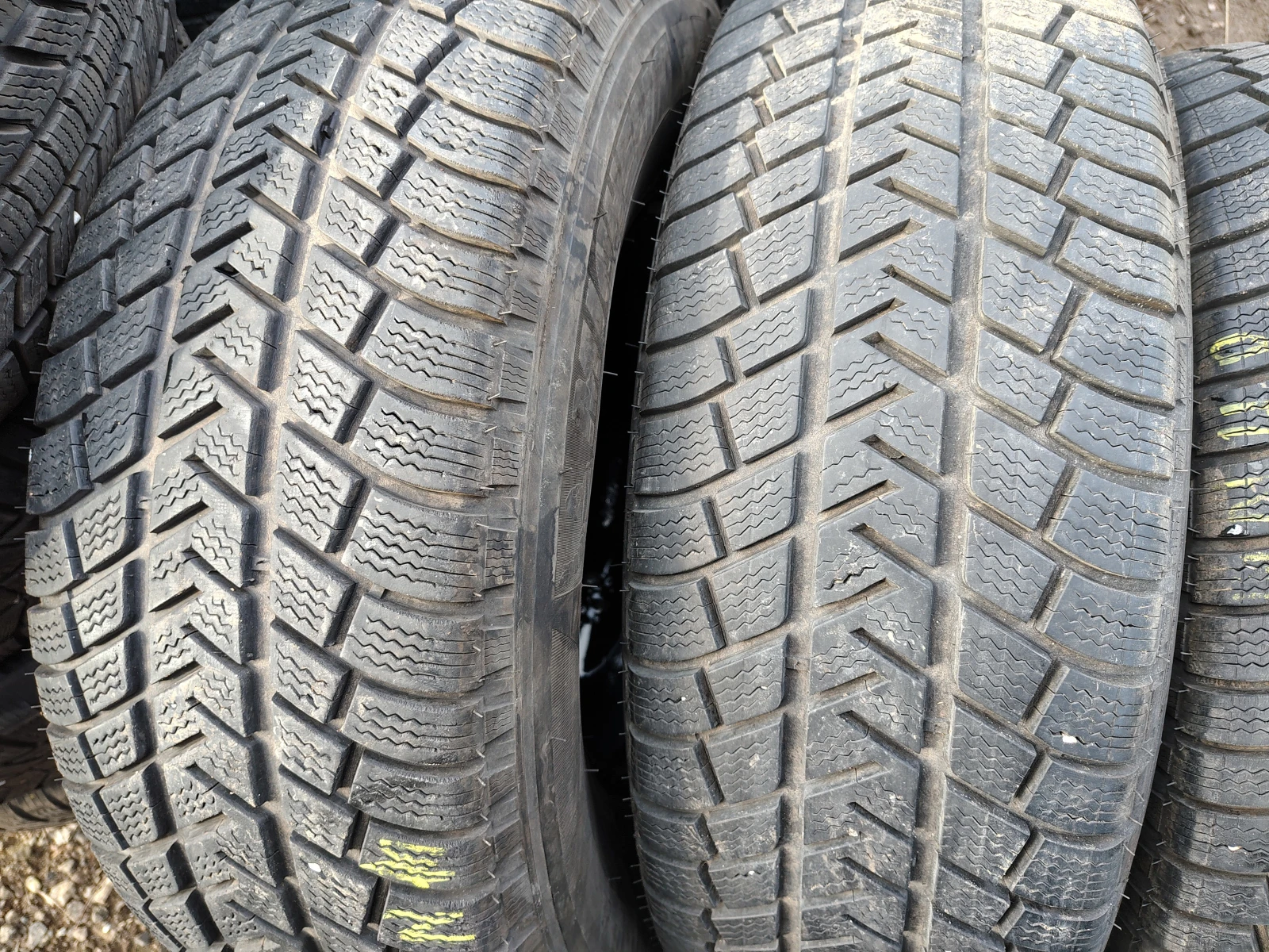 Гуми Зимни 265/70R16, снимка 2 - Гуми и джанти - 54088510