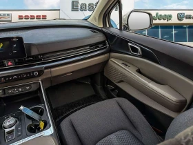 Kia Carnival LX+ | Heated Front Seats, снимка 17