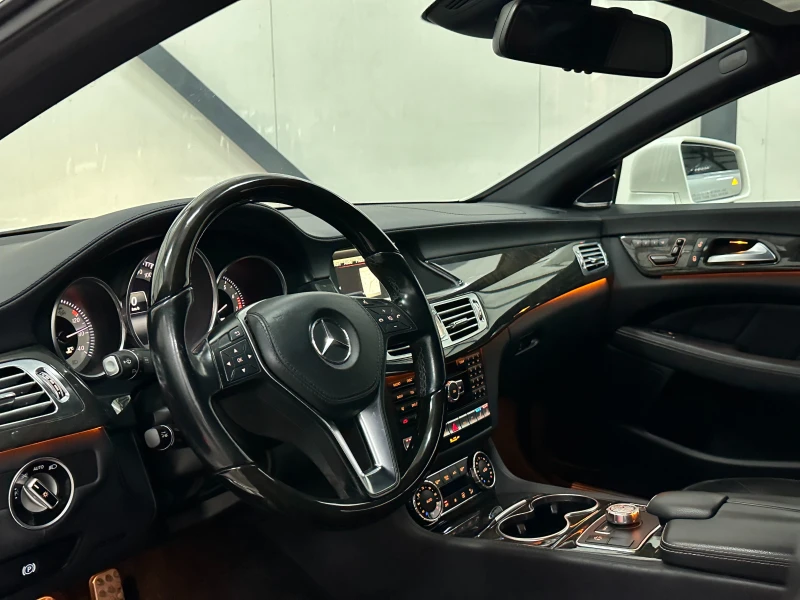 Mercedes-Benz CLS 550 * AMG* 4MATIC* ОБДУХ* DISTRONIC* , снимка 9 - Автомобили и джипове - 45369539