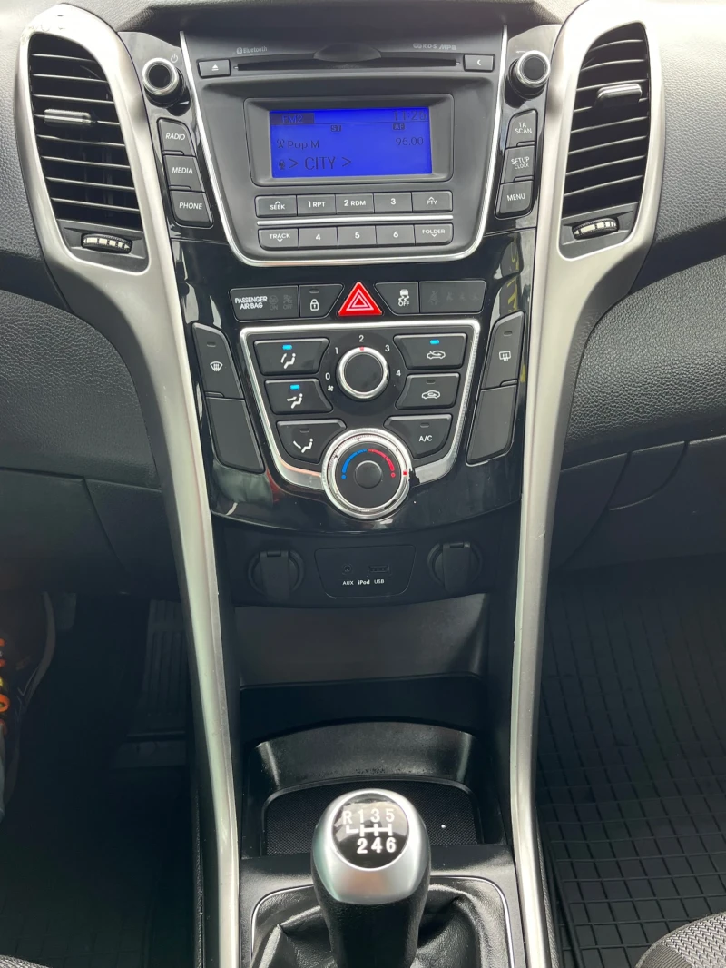 Hyundai I30 1.6 CRDI Euro5, снимка 10 - Автомобили и джипове - 48632980