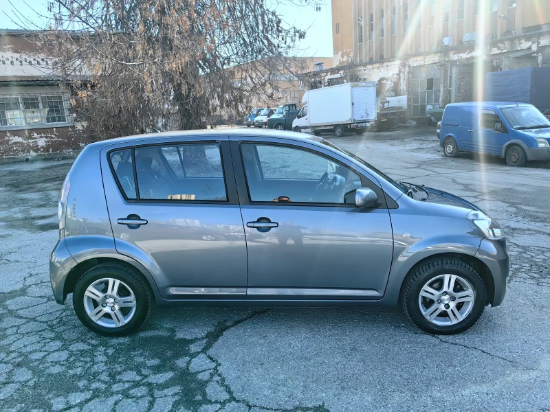 Daihatsu Sirion 1.3 бензин 91 кс, Facelift модел , снимка 7 - Автомобили и джипове - 48854742