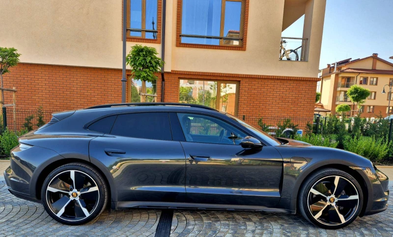 Porsche Taycan 4* CROSS TURISMO* PANO* BOSE* 360CAM* , снимка 2 - Автомобили и джипове - 50660185