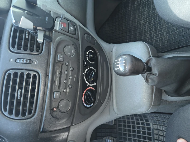 Renault Scenic 1.6  107кс, снимка 10 - Автомобили и джипове - 51364223