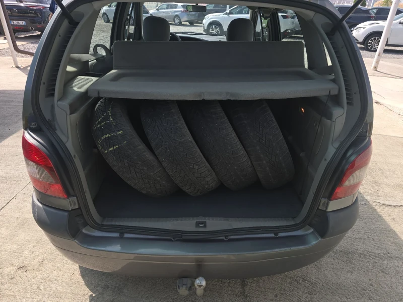 Renault Scenic 1.6  107кс, снимка 11 - Автомобили и джипове - 51364223