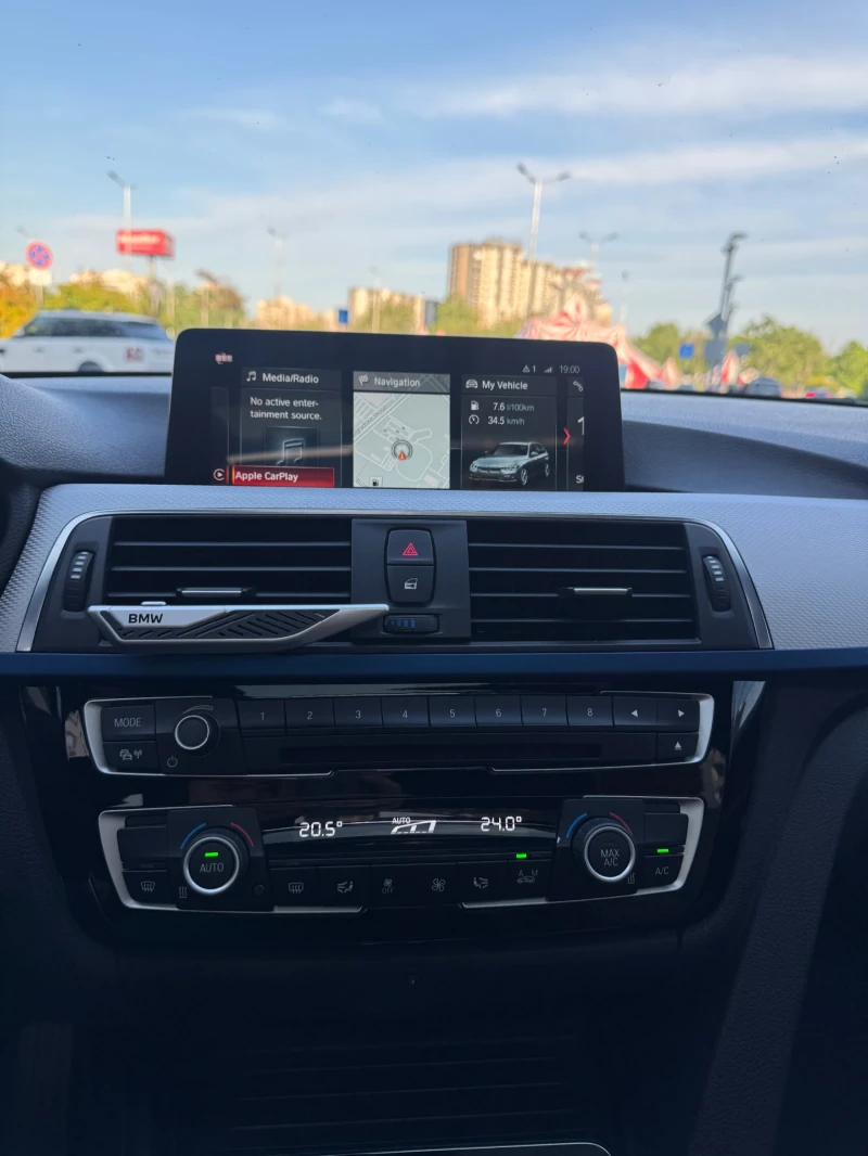 BMW 330 Individual / M-pack / Facelift, снимка 11 - Автомобили и джипове - 52438420