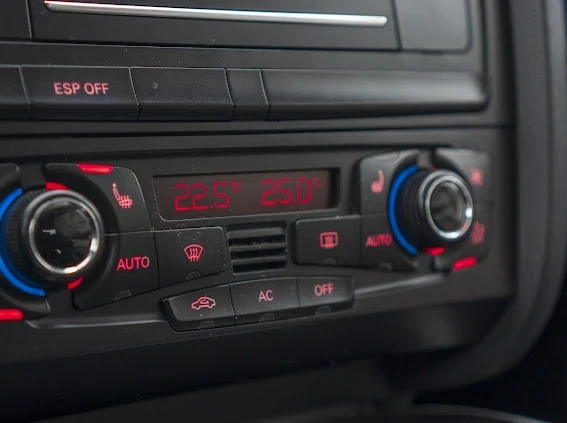 Audi A4 3.0 TDI, снимка 15 - Автомобили и джипове - 53224223