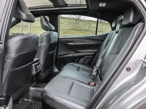 Toyota Camry XSE HYBRID * ЧЕРЕН САЛОН * 360 КАМ * 14К КМ * , снимка 14 - Автомобили и джипове - 55284423