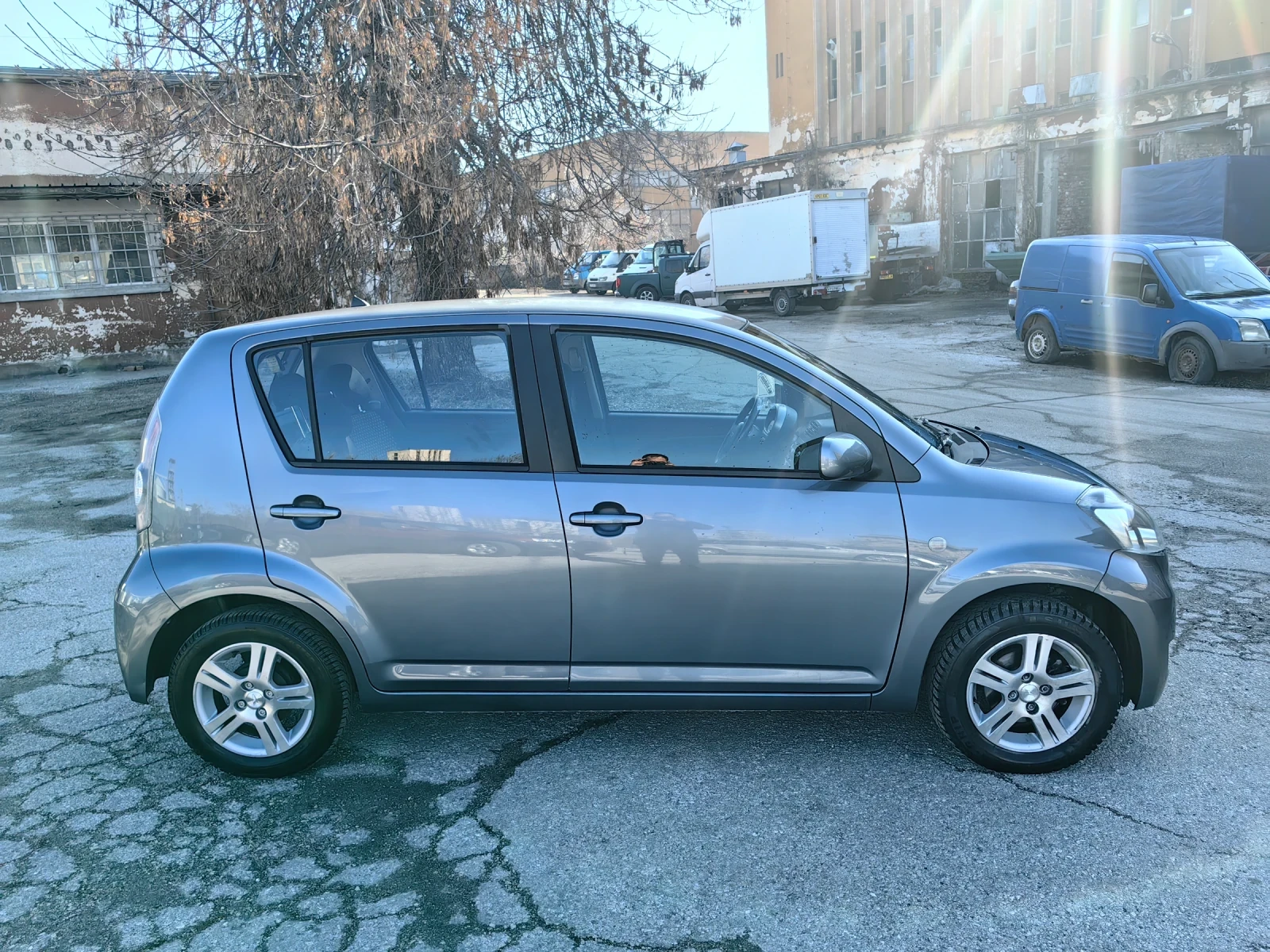 Daihatsu Sirion 1.3 бензин 91 кс, Facelift модел  - изображение 7