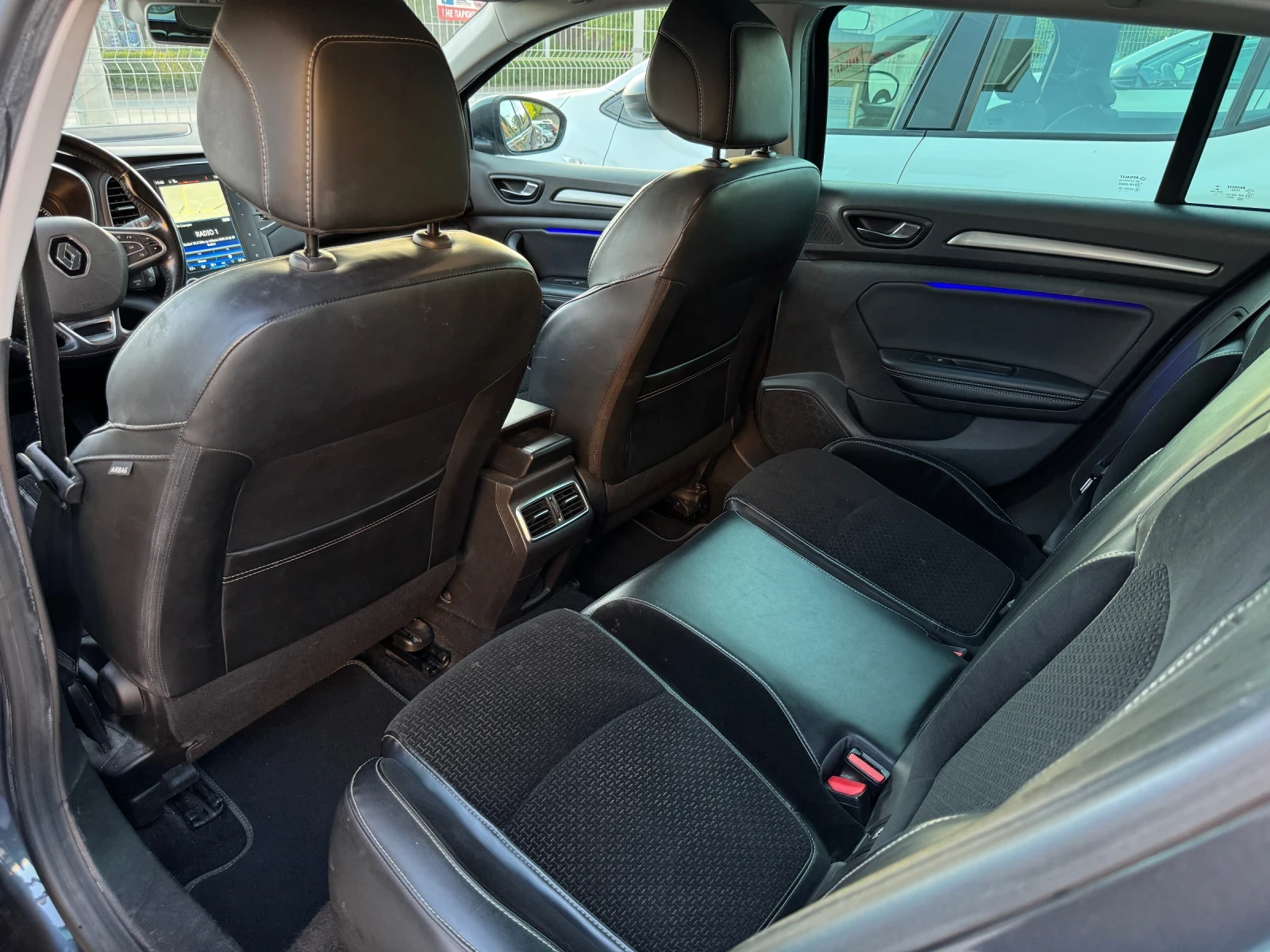 Renault Megane 1.5dci INTENS /// ВЪРНАТ ОТ ЛИЗИНГ// ГАРАНЦИЯ - изображение 8