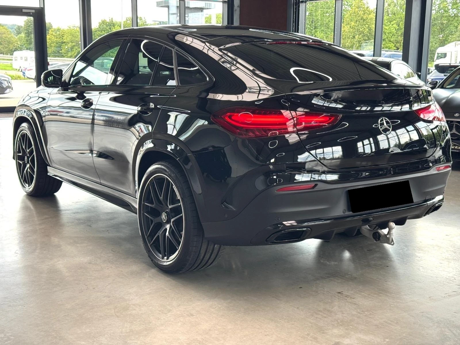 Mercedes-Benz GLE 450 d/AMG/COUPE/4-MATIC/NIGHT/PANO/BURMESTER/AIRMATIC/ - изображение 4