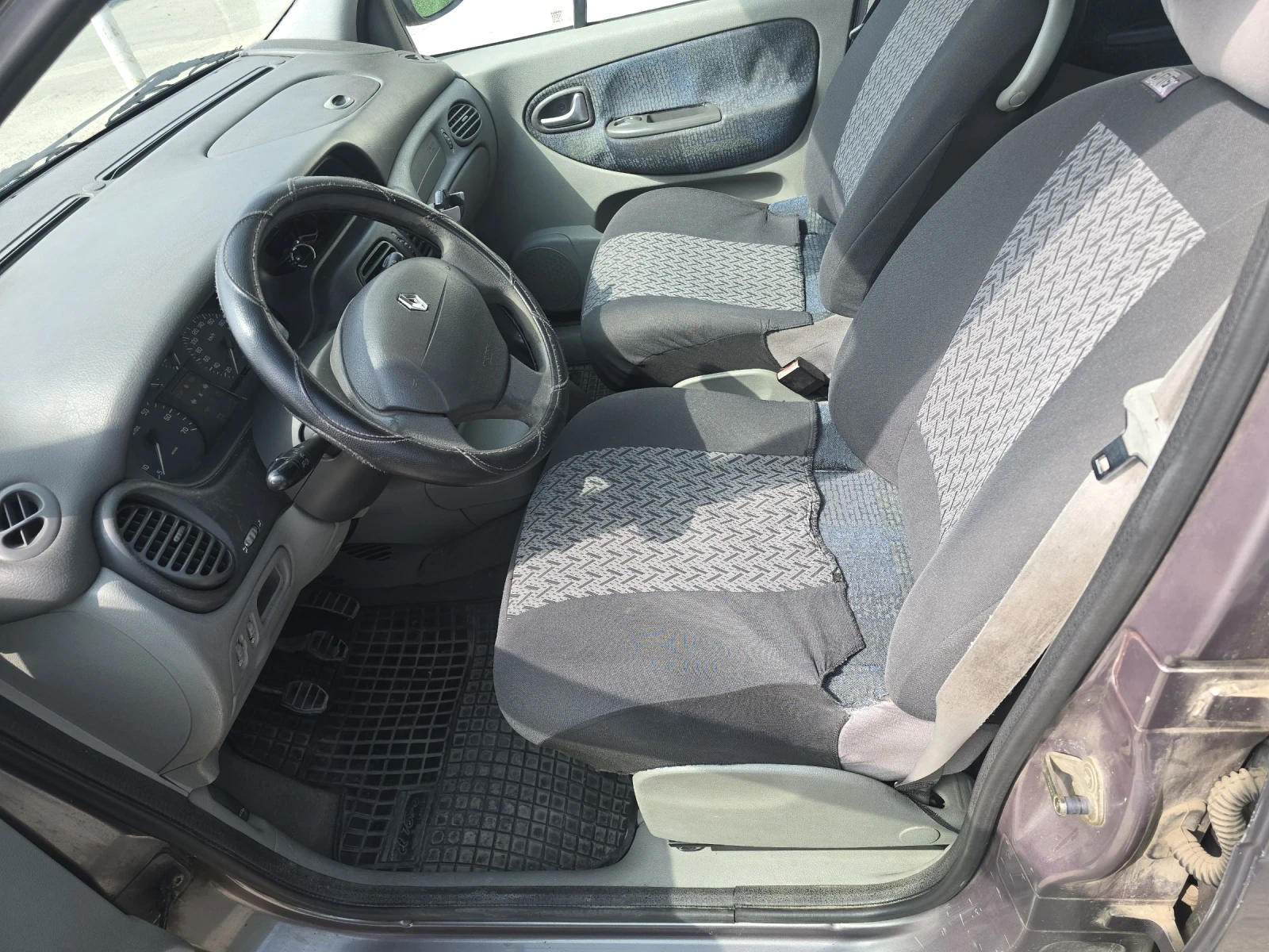 Renault Scenic 1.6  107кс - изображение 9