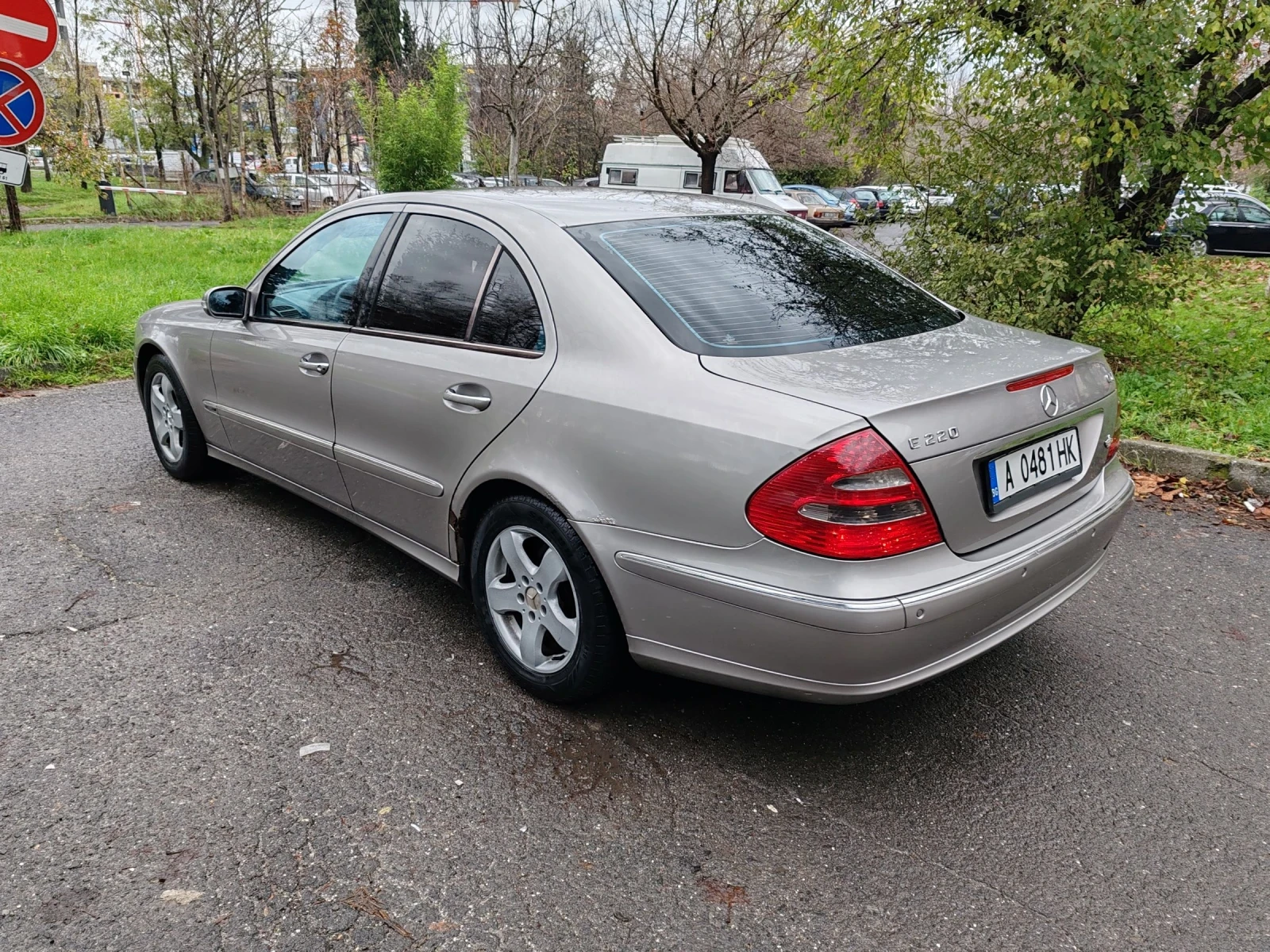 Mercedes-Benz E 220, снимка 8 - Автомобили и джипове - 53837305