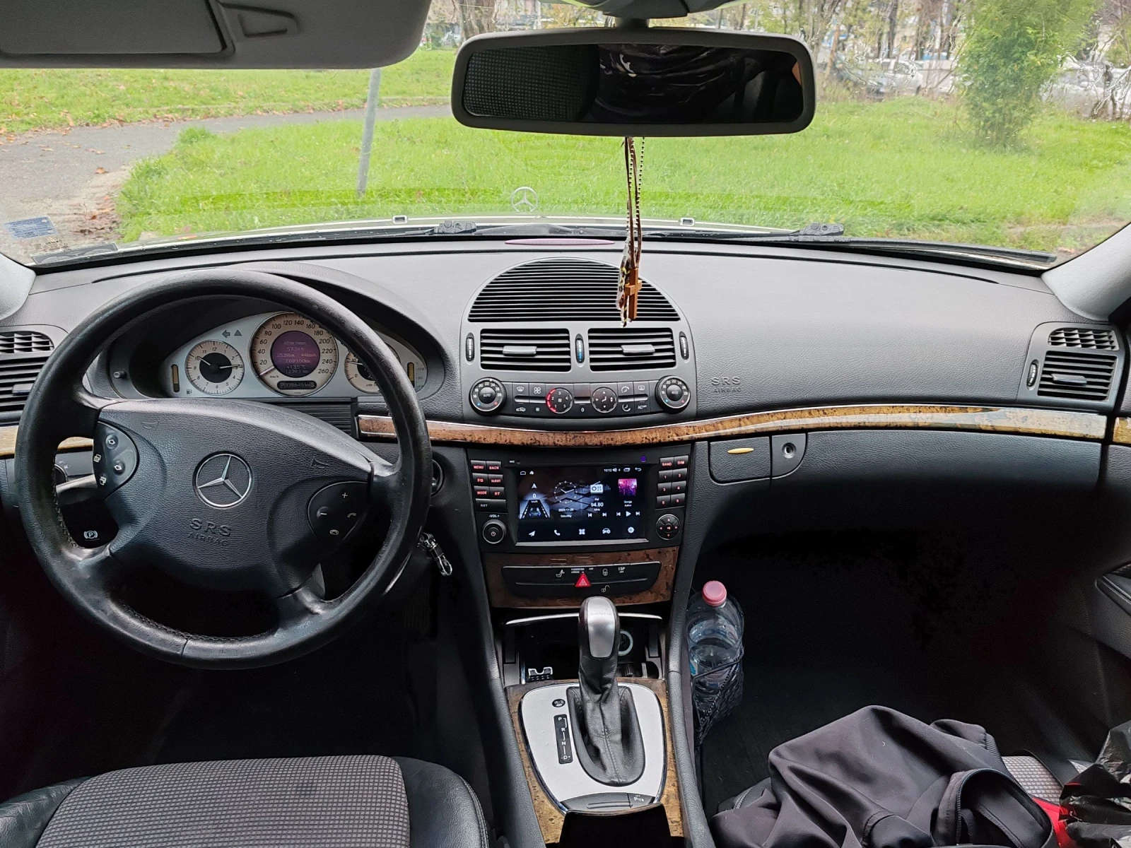 Mercedes-Benz E 220, снимка 9 - Автомобили и джипове - 53837305