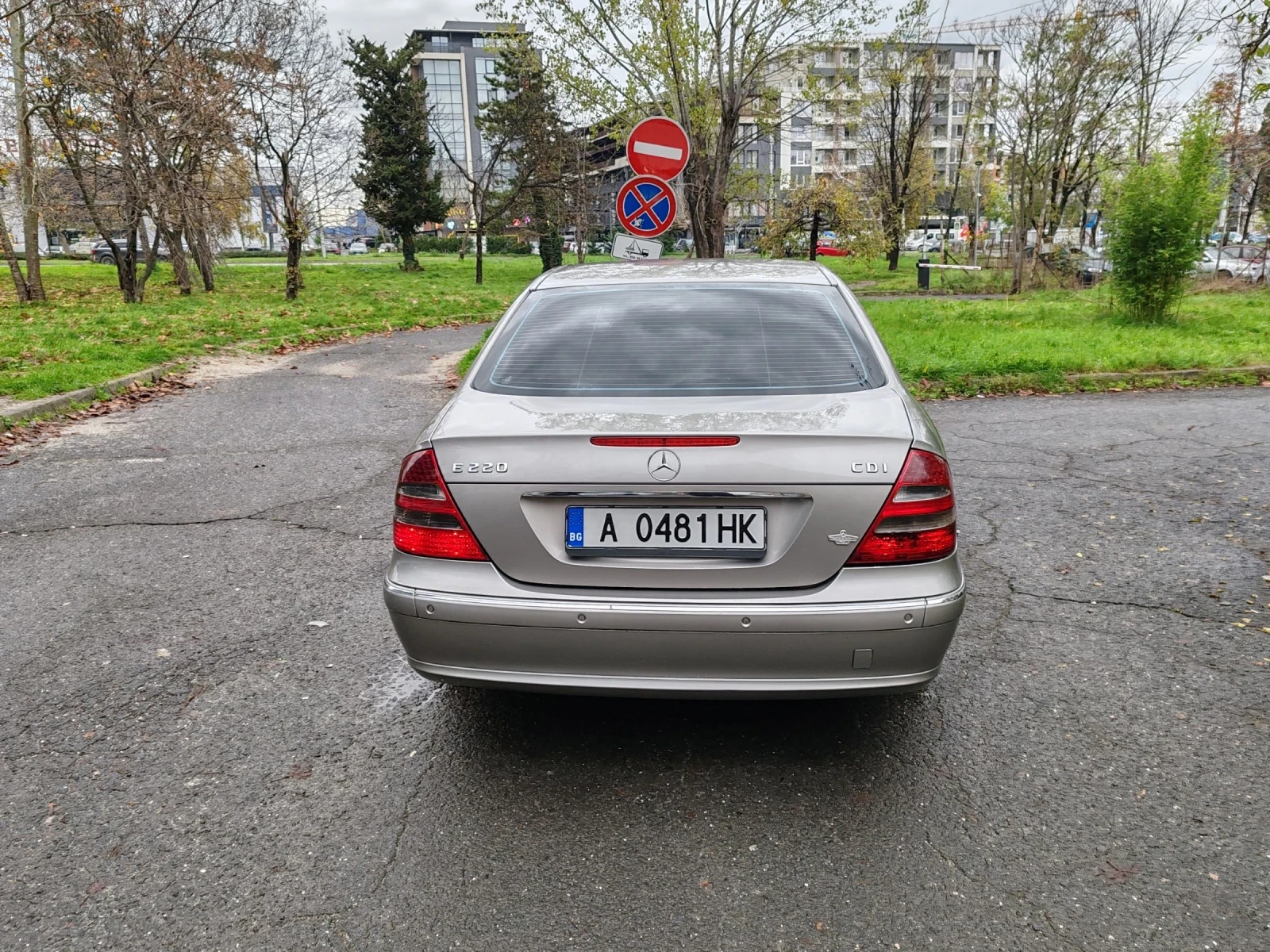 Mercedes-Benz E 220, снимка 6 - Автомобили и джипове - 53837305