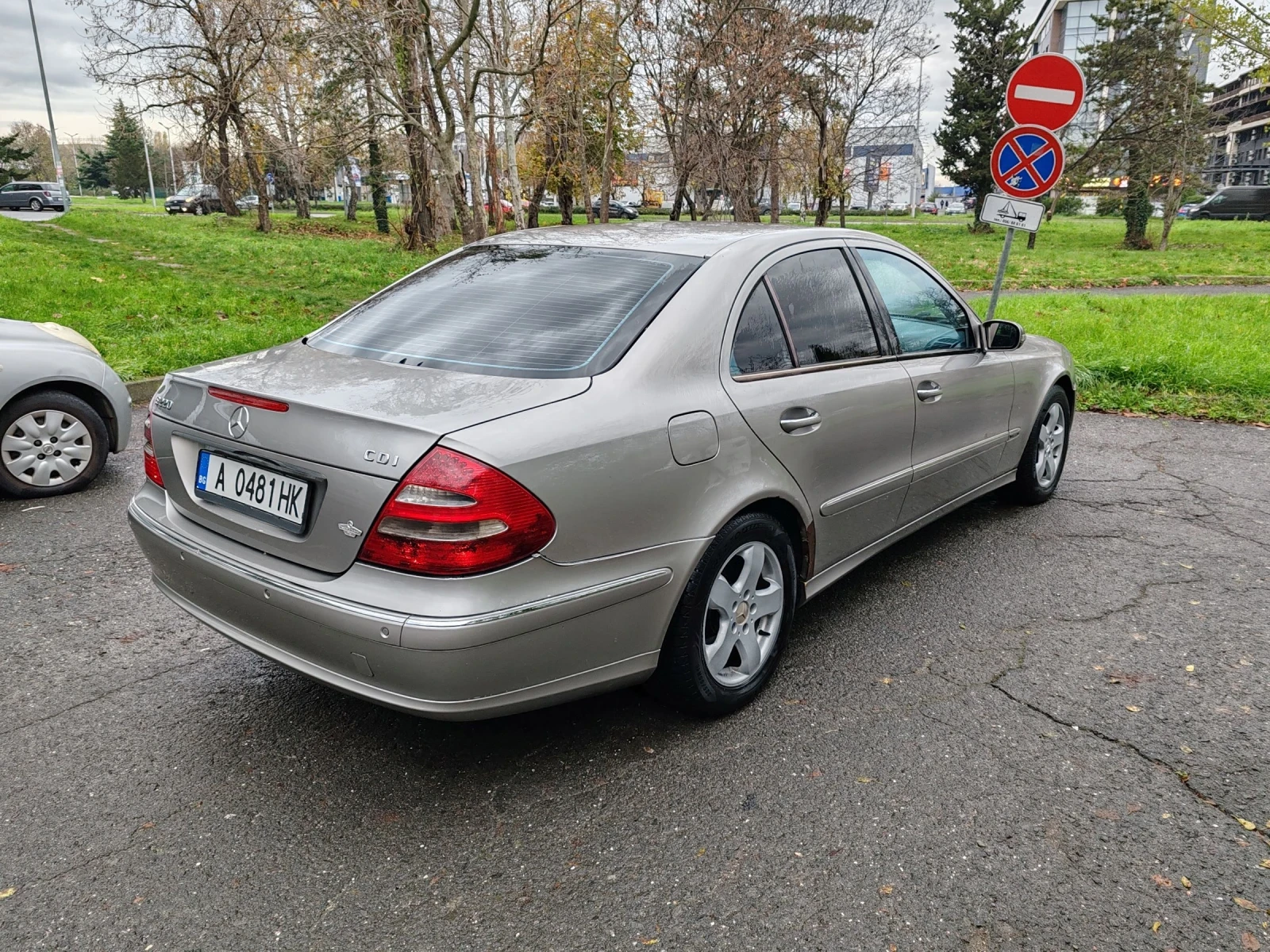 Mercedes-Benz E 220, снимка 5 - Автомобили и джипове - 53837305