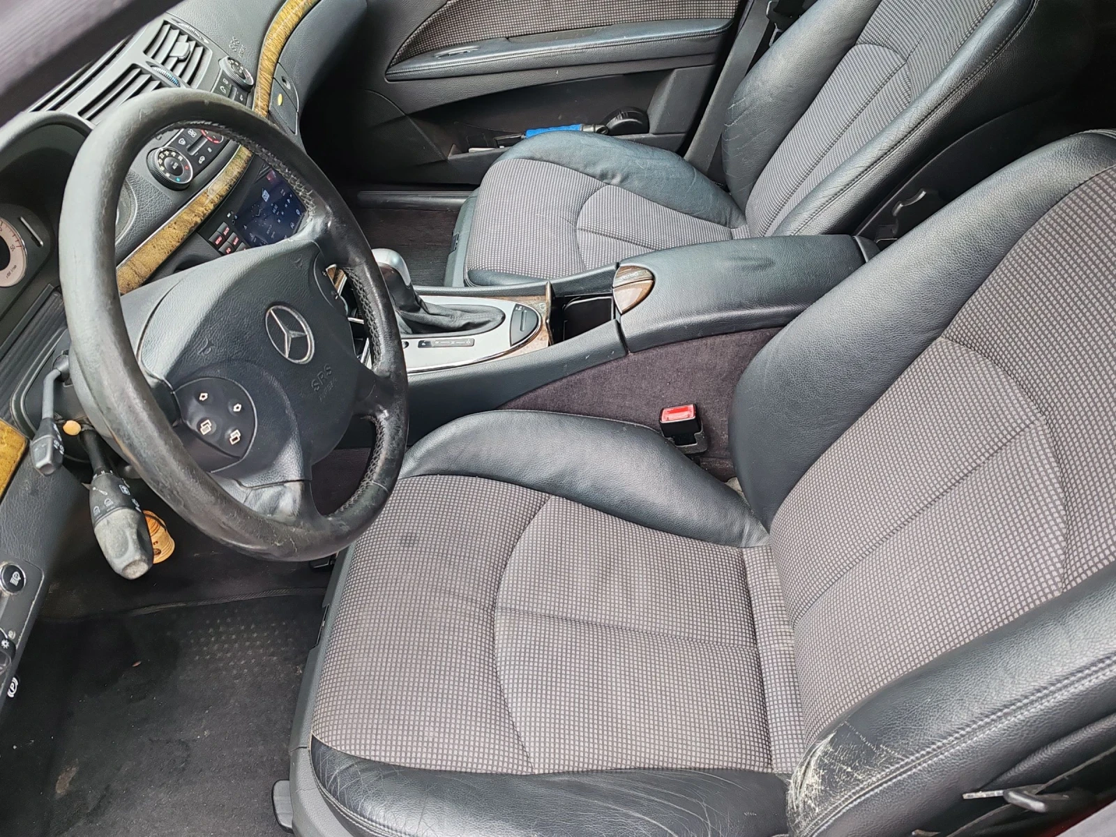 Mercedes-Benz E 220, снимка 10 - Автомобили и джипове - 53837305
