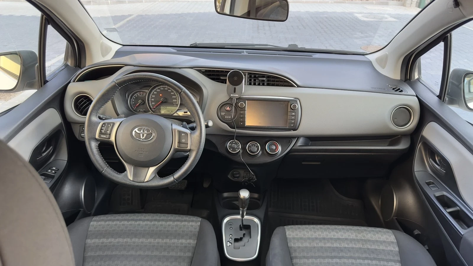 Toyota Yaris, снимка 3 - Автомобили и джипове - 54003332