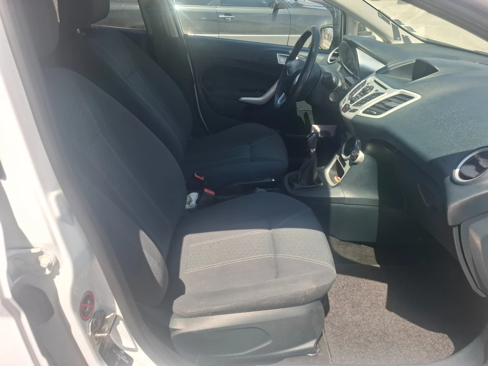 Ford Fiesta 1.6 TDI, 90k.c., снимка 8 - Автомобили и джипове - 55230943