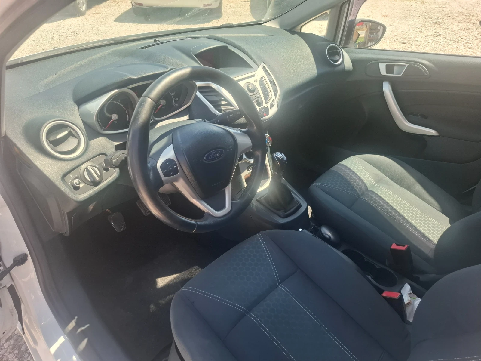 Ford Fiesta 1.6 TDI, 90k.c., снимка 15 - Автомобили и джипове - 55230943