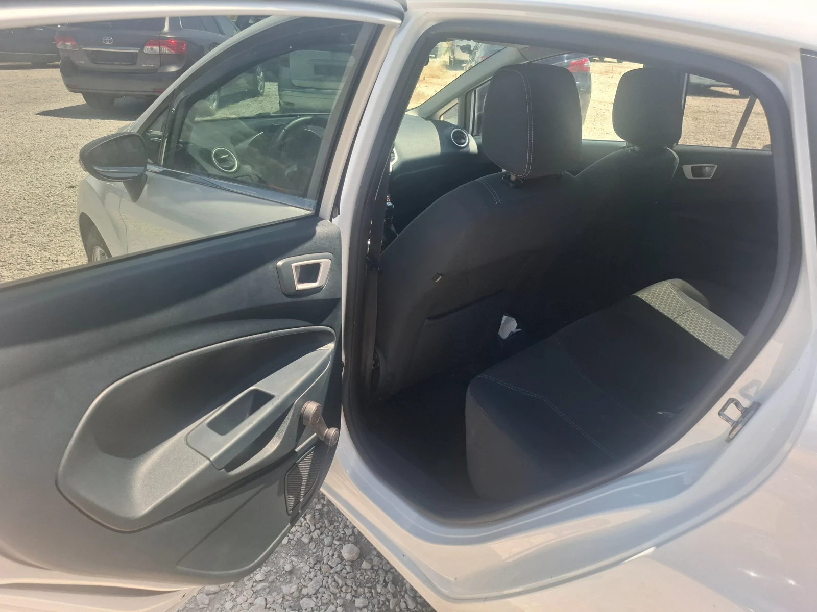 Ford Fiesta 1.6 TDI, 90k.c., снимка 16 - Автомобили и джипове - 55230943