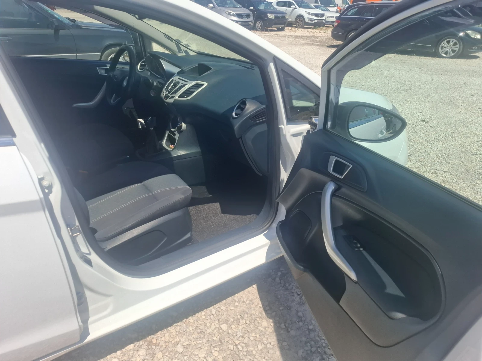 Ford Fiesta 1.6 TDI, 90k.c., снимка 7 - Автомобили и джипове - 55230943