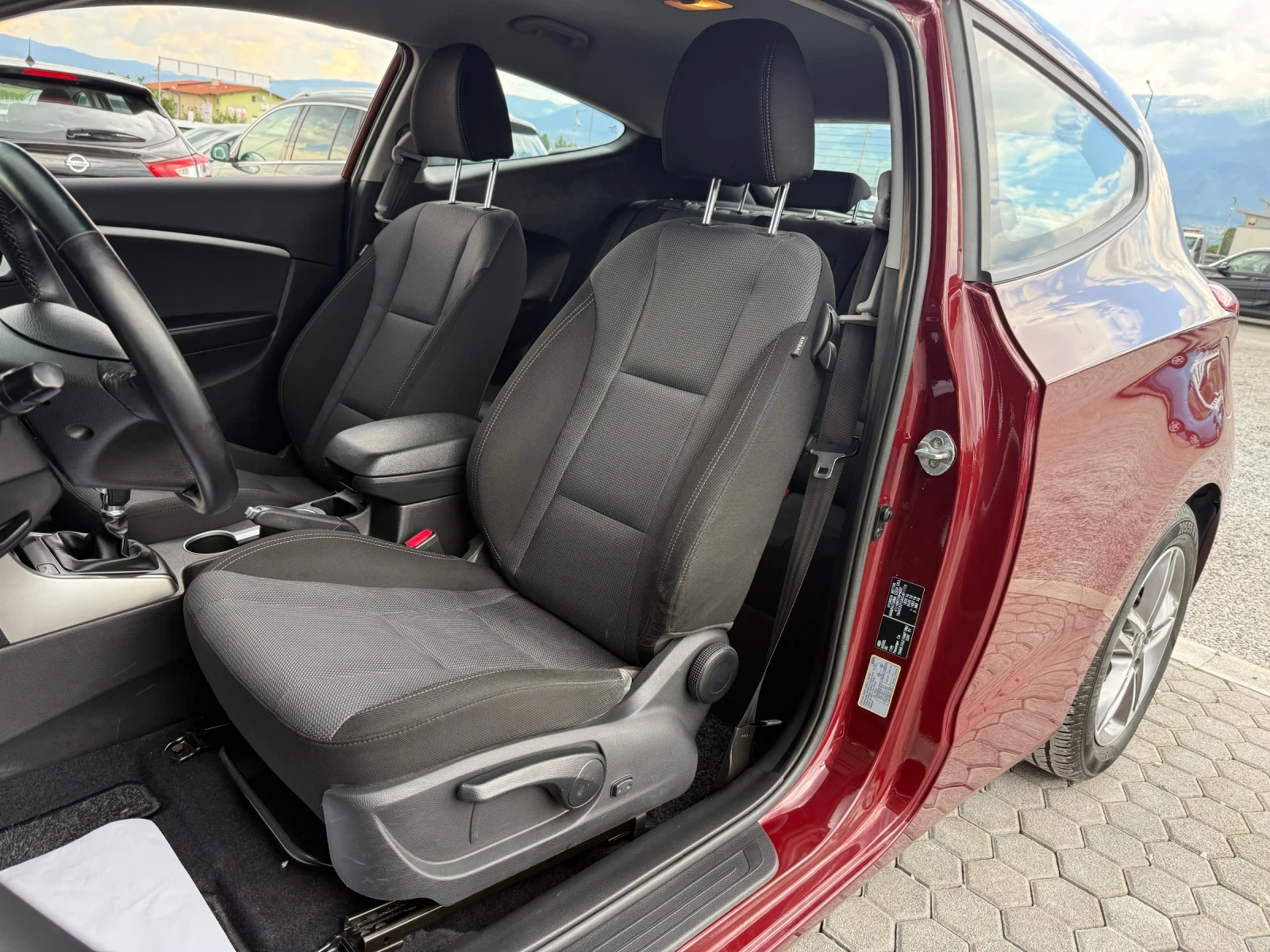 Hyundai I30 1.6 CRDI. KTEO, COC, 2 KEYS, снимка 7 - Автомобили и джипове - 55317492