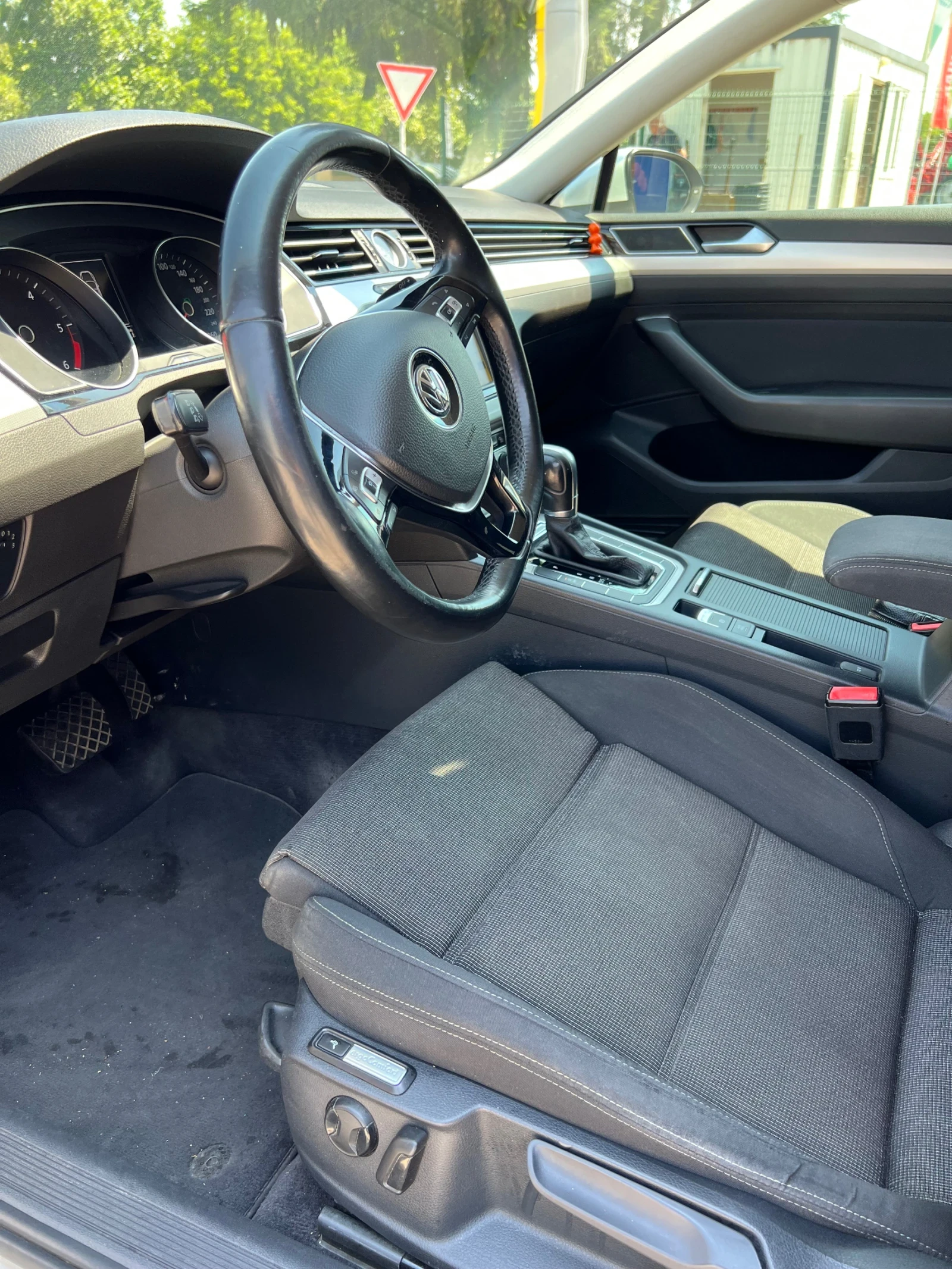 VW Passat 2.0TDI/DSG/DISTRONIC, снимка 9 - Автомобили и джипове - 56582658