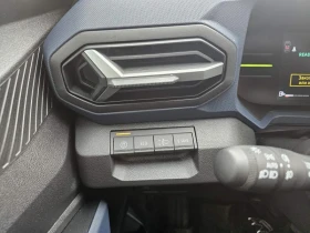 Dacia Duster 1.6 full hybrid, снимка 9