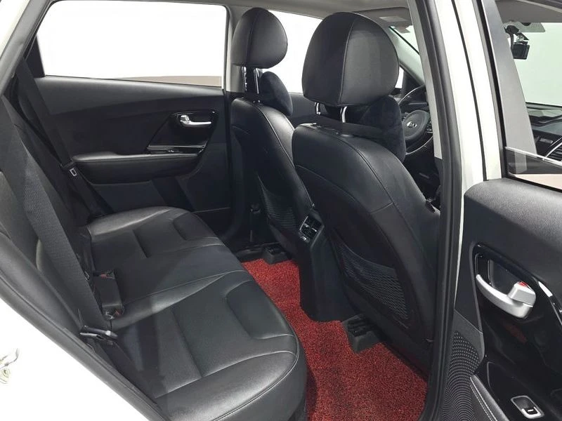 Kia Niro, снимка 12 - Автомобили и джипове - 56203837