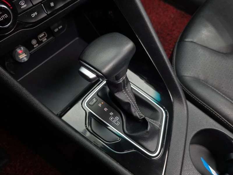 Kia Niro, снимка 9 - Автомобили и джипове - 56203837