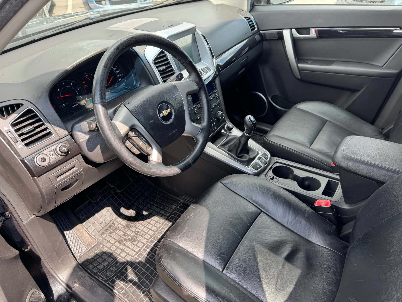 Chevrolet Captiva 2.2 D 184 k.s. LTZ - 4x4/ 7 Местен/ Кожен Салон, снимка 8 - Автомобили и джипове - 53914194