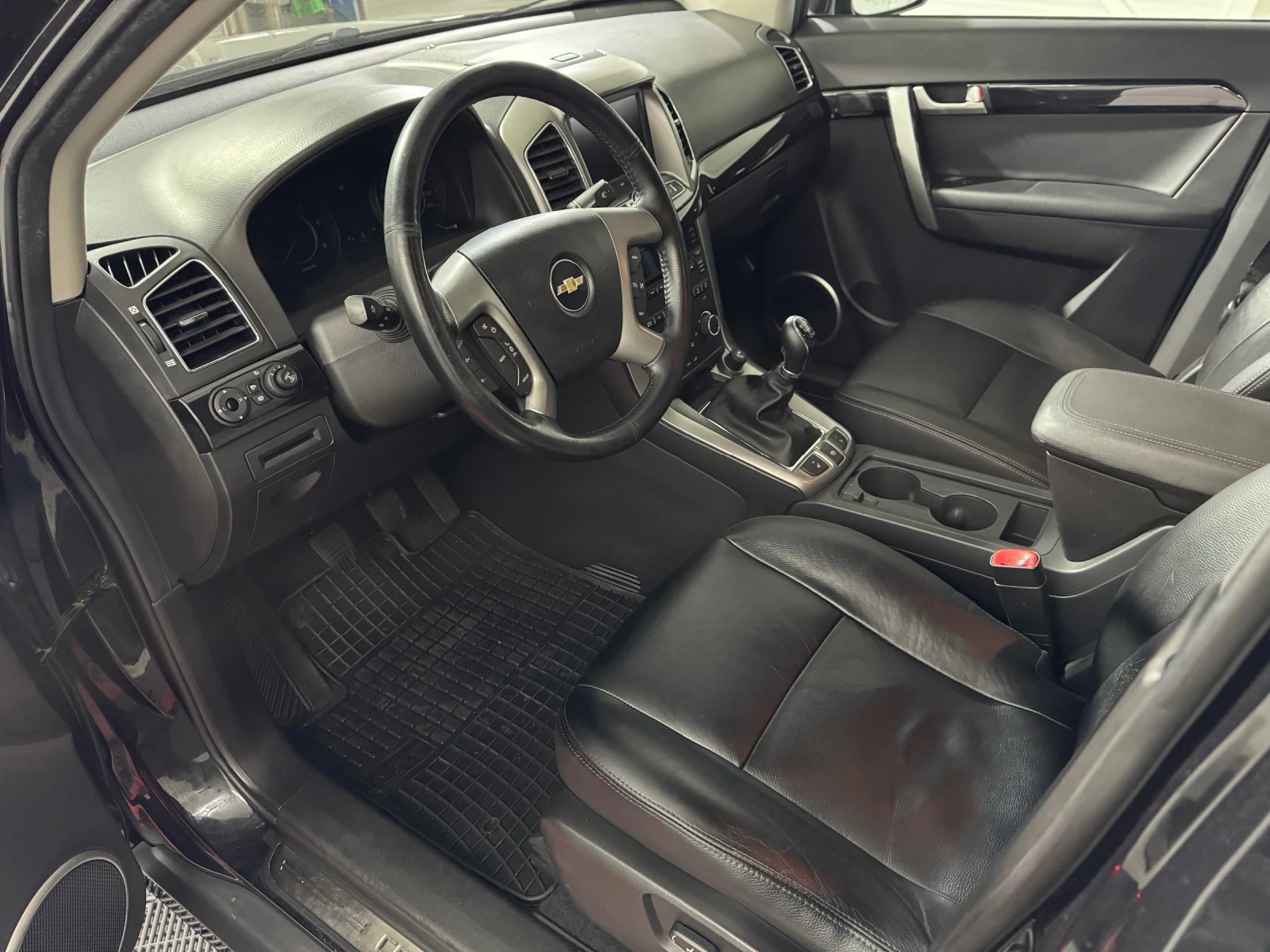 Chevrolet Captiva 2.2 D 184 k.s. LTZ - 4x4/ 7 Местен/ Кожен Салон, снимка 8 - Автомобили и джипове - 53914194