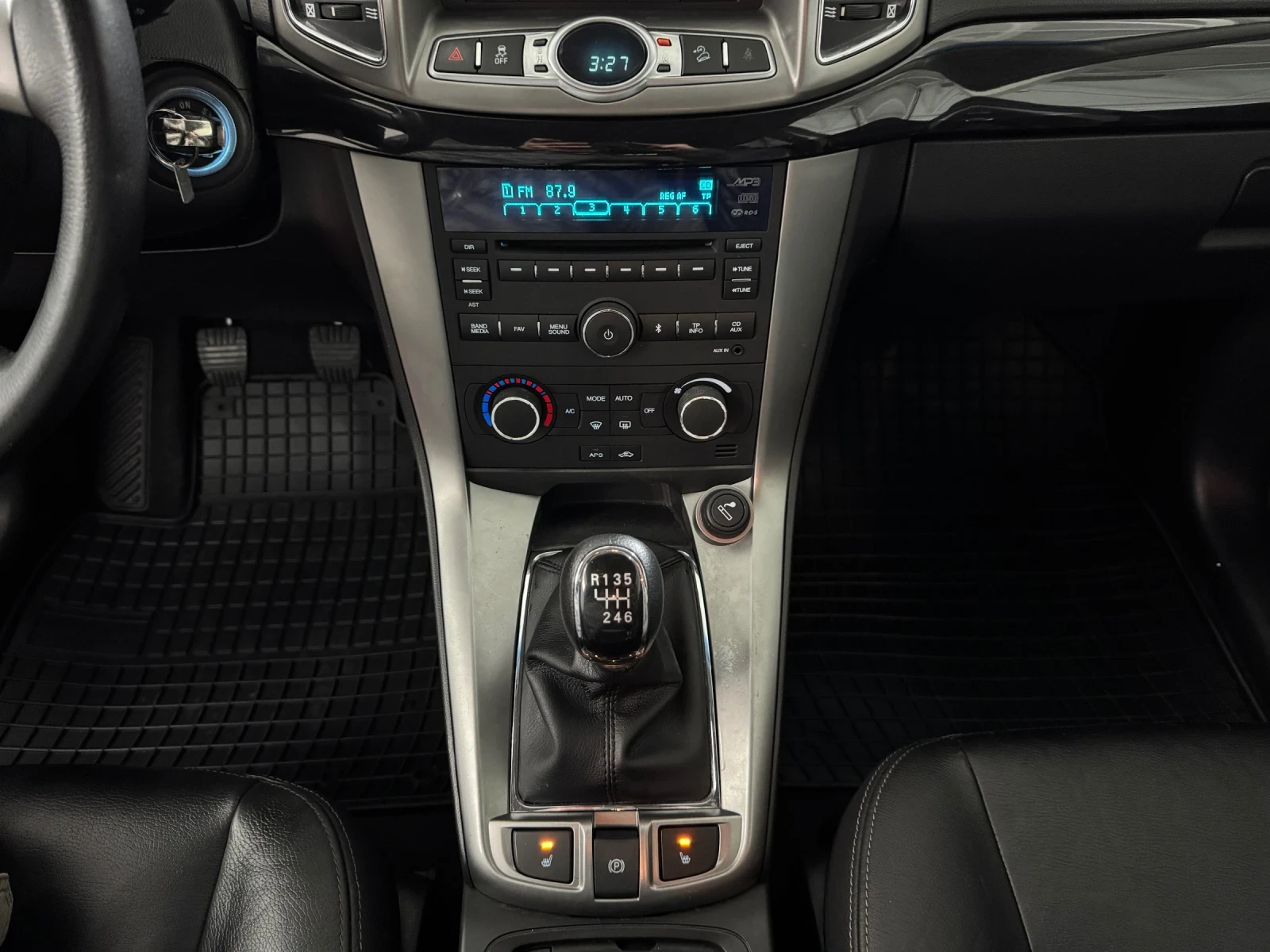 Chevrolet Captiva 2.2 D 184 k.s. LTZ - 4x4/ 7 Местен/ Кожен Салон, снимка 12 - Автомобили и джипове - 53914194