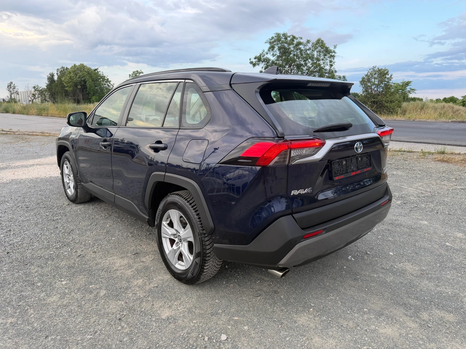 Toyota Rav4 2.5 HYBRID / 4X4 / ЕВРО6 / ДИСТРОНИК / WAZE , снимка 7 - Автомобили и джипове - 54825971