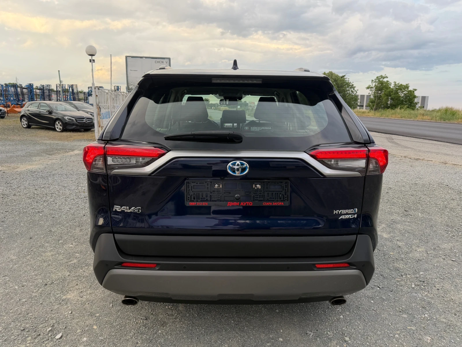 Toyota Rav4 2.5 HYBRID / 4X4 / ЕВРО6 / ДИСТРОНИК / WAZE , снимка 6 - Автомобили и джипове - 54825971