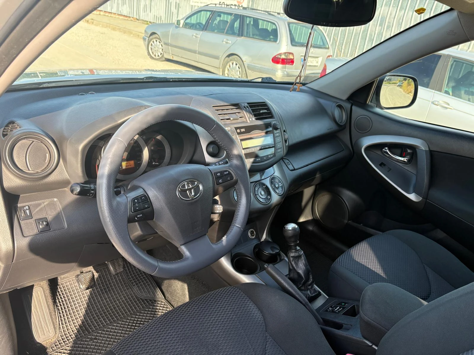 Toyota Rav4 2.2 D4D, снимка 8 - Автомобили и джипове - 56062068